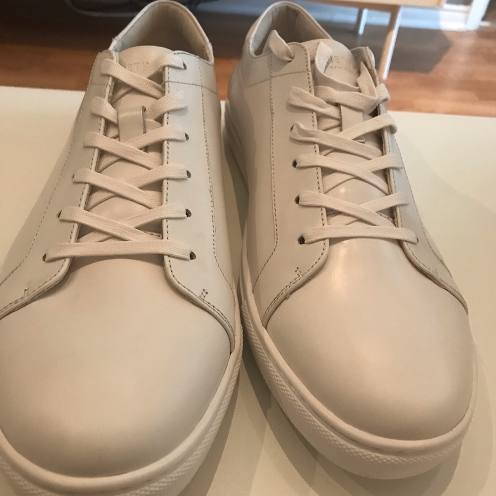 BRAND NEW Kenneth Cole White Leather Sneakers